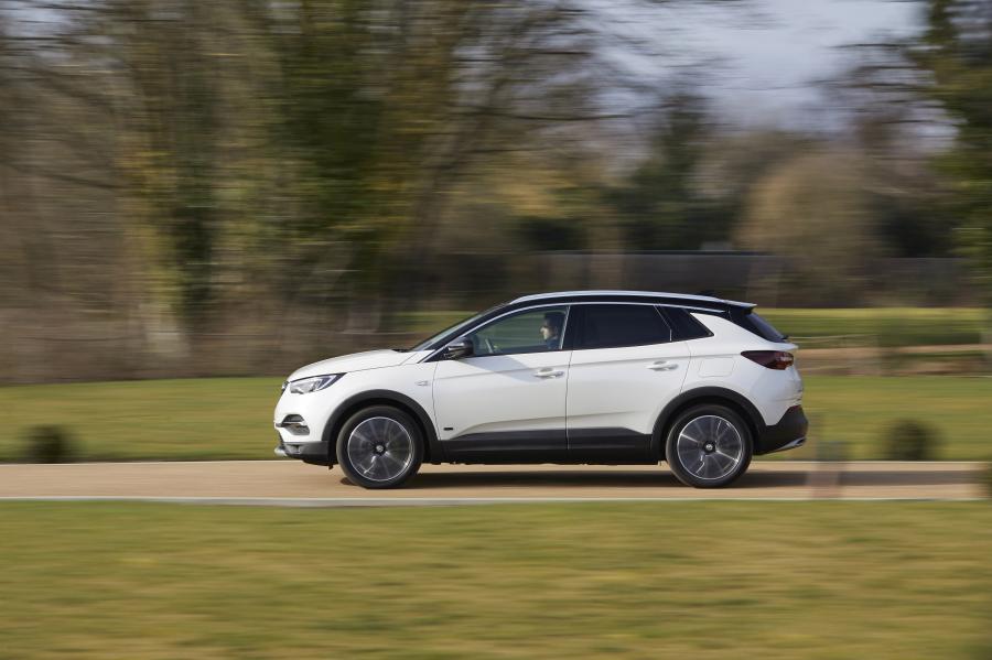  Vauxhall Grandland X Hybrid4 2020 года  (фото 30 из 40)